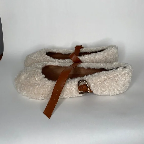 BUFFY MILK/CAMEL GIRL’S SHOES new (no box, no tags)